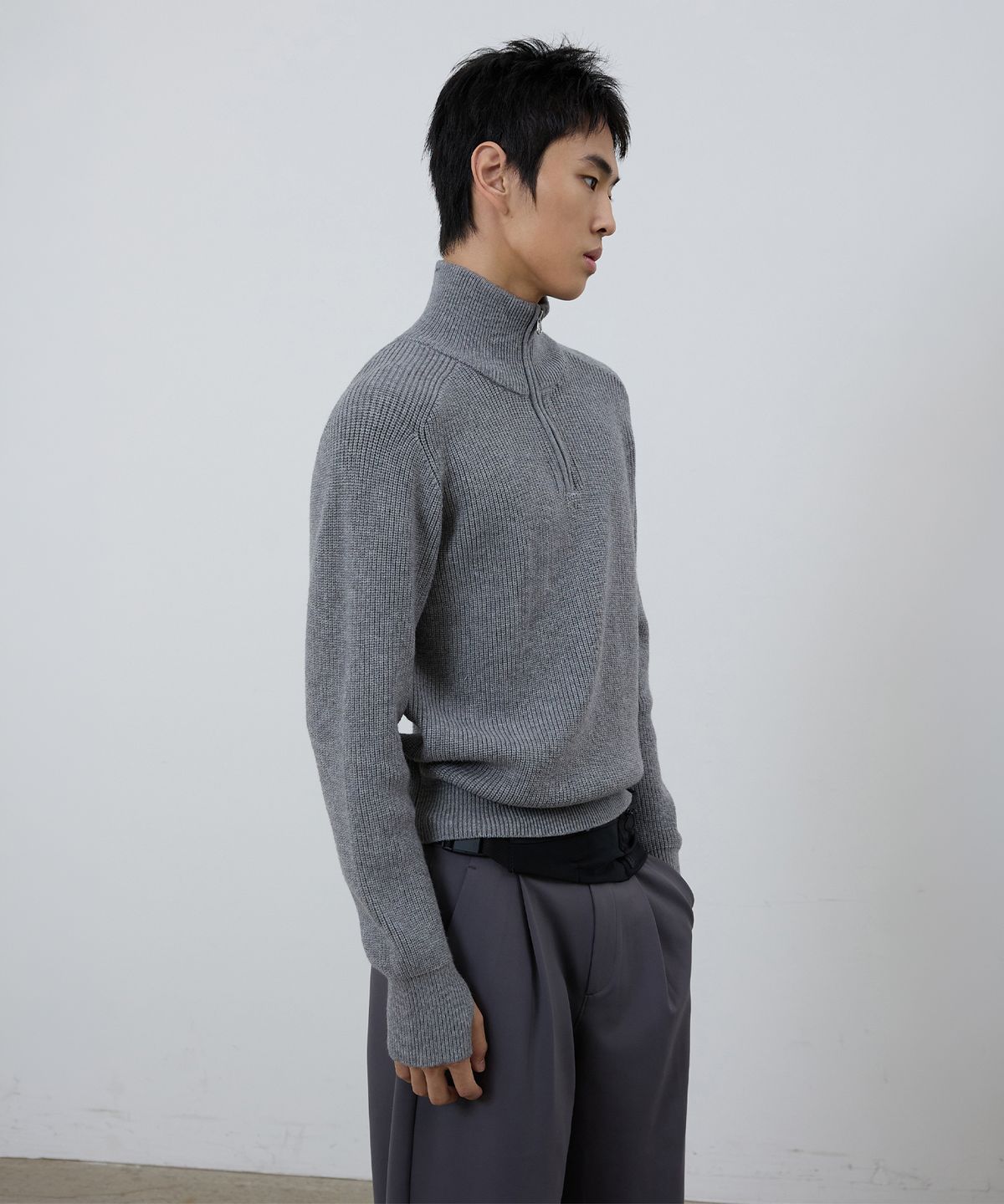 미치코런던 스포츠(MICHIKO LONDON SPORTS) 리브드 하이넥 하프집업 니트 멜란지 그레이