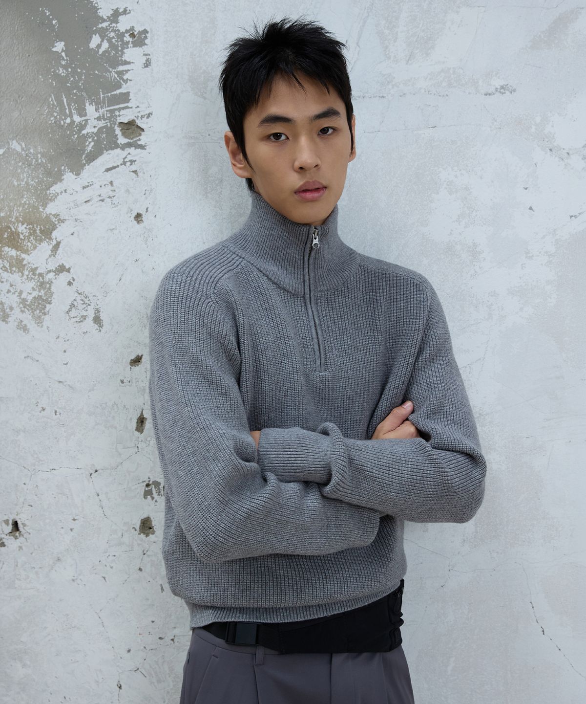 미치코런던 스포츠(MICHIKO LONDON SPORTS) 리브드 하이넥 하프집업 니트 멜란지 그레이