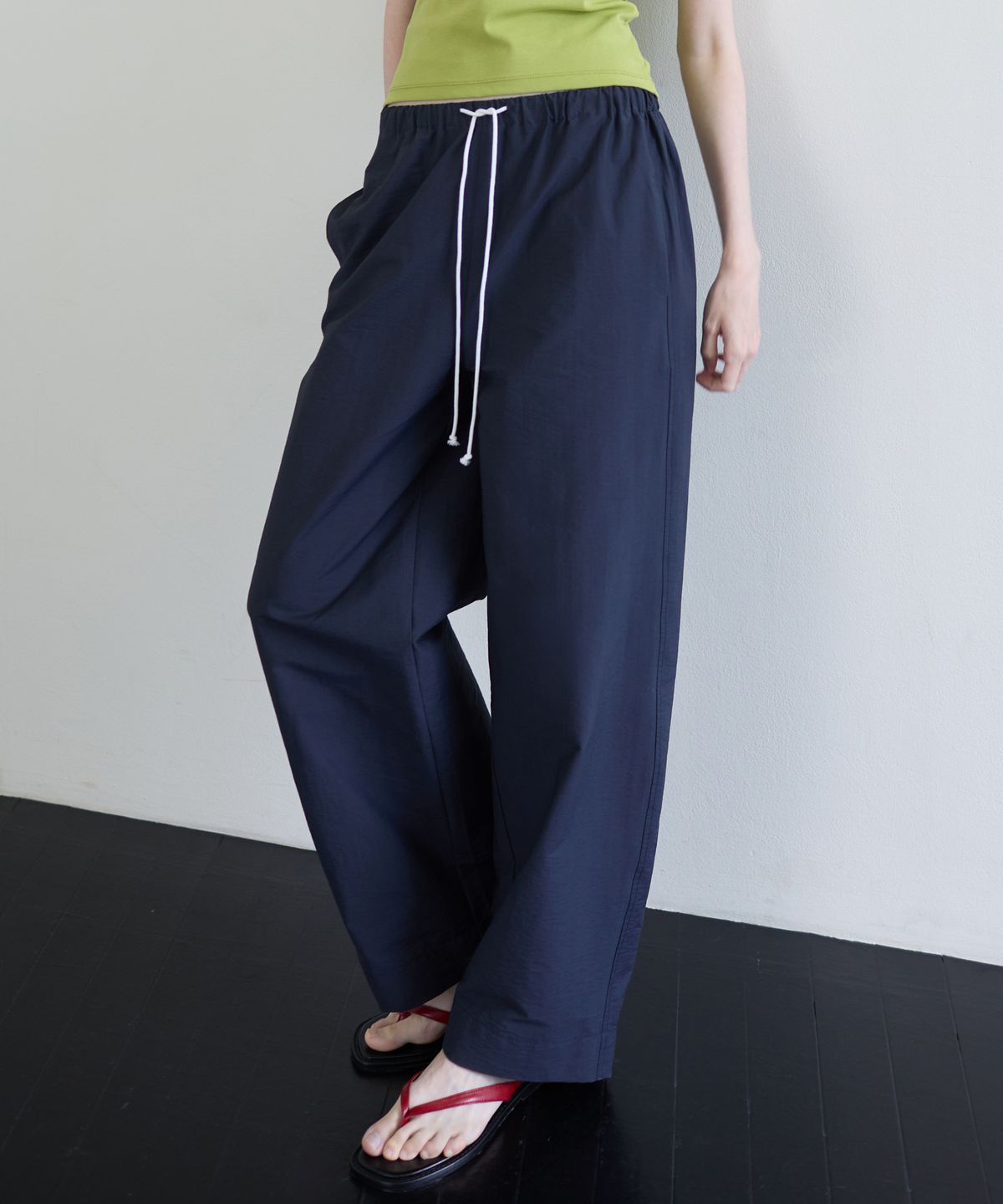 누베르(NUVERE) Scope Pants Navy