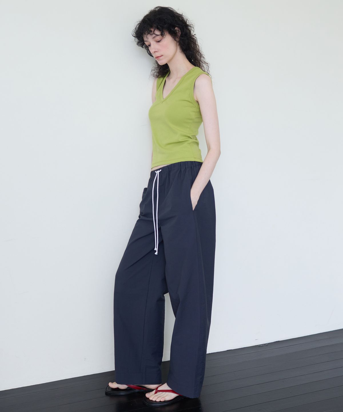 누베르(NUVERE) Scope Pants Navy