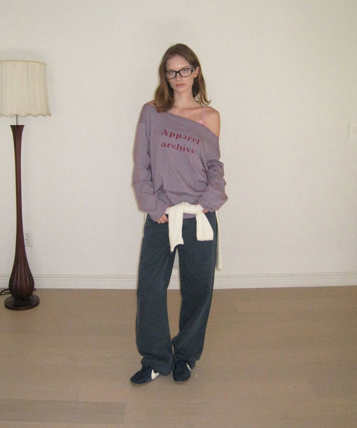 어패럴아카이브(APPAREL ARCHIVE) Etta stripe off-shoulder t-shirt - Purple