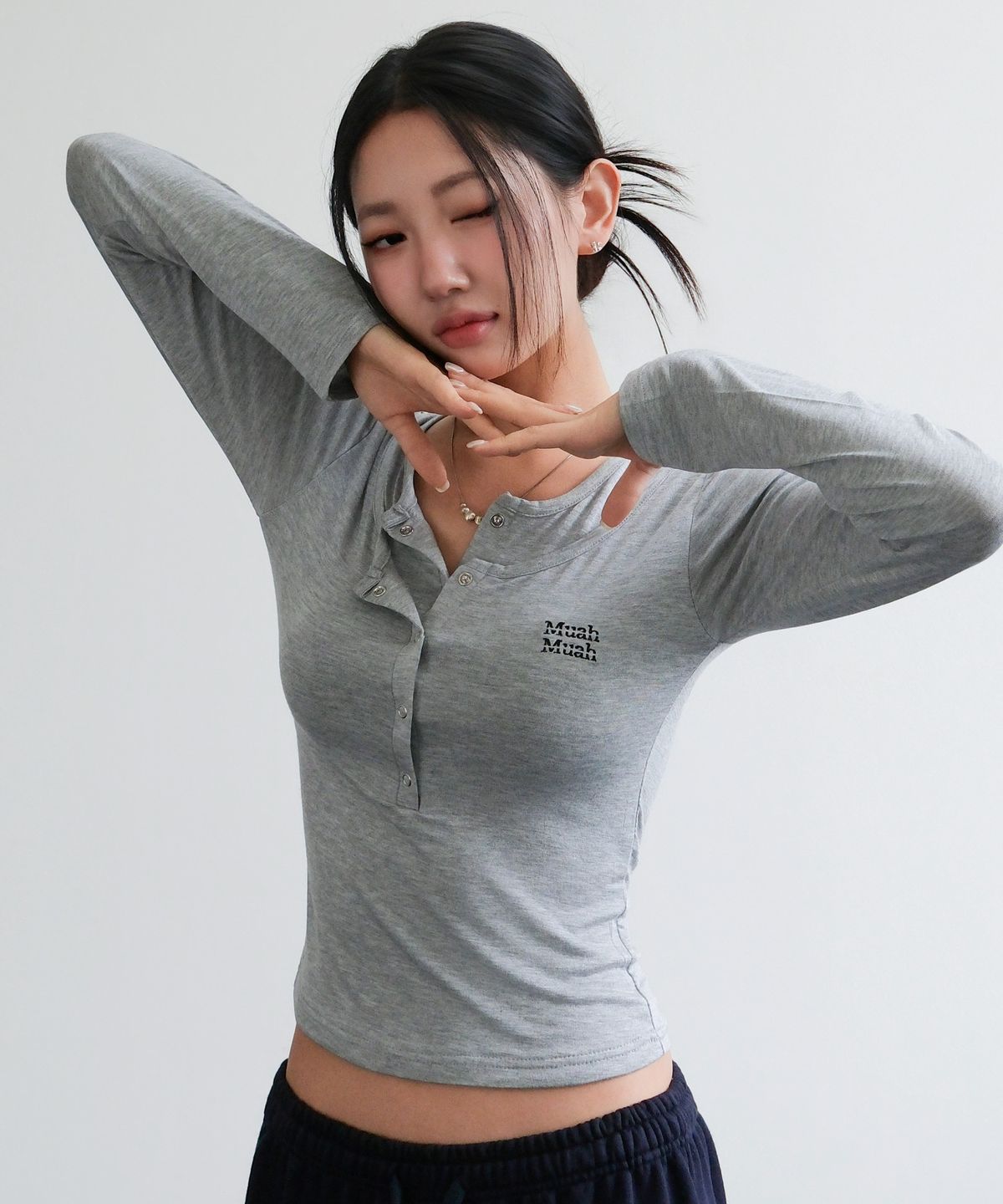 무아무아(MUAHMUAH) 레이어 헨리넥 긴팔 티셔츠 [그레이]