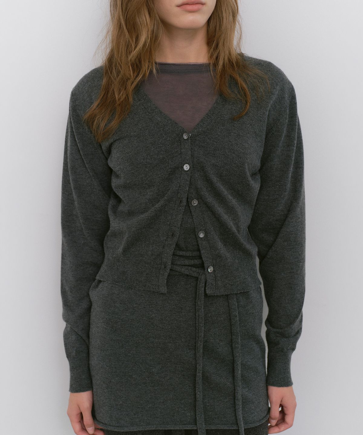 카셀(CACELE) TWIST OPEN BACK CARDIGAN, CHARCOAL