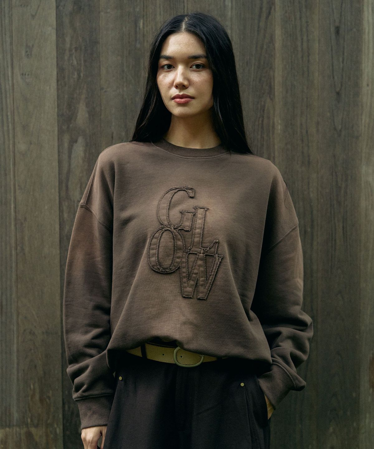 글로우노트(GLOWNOTE) Spray Dyeing Applique SWEAT SHIRTS (2COLOR)