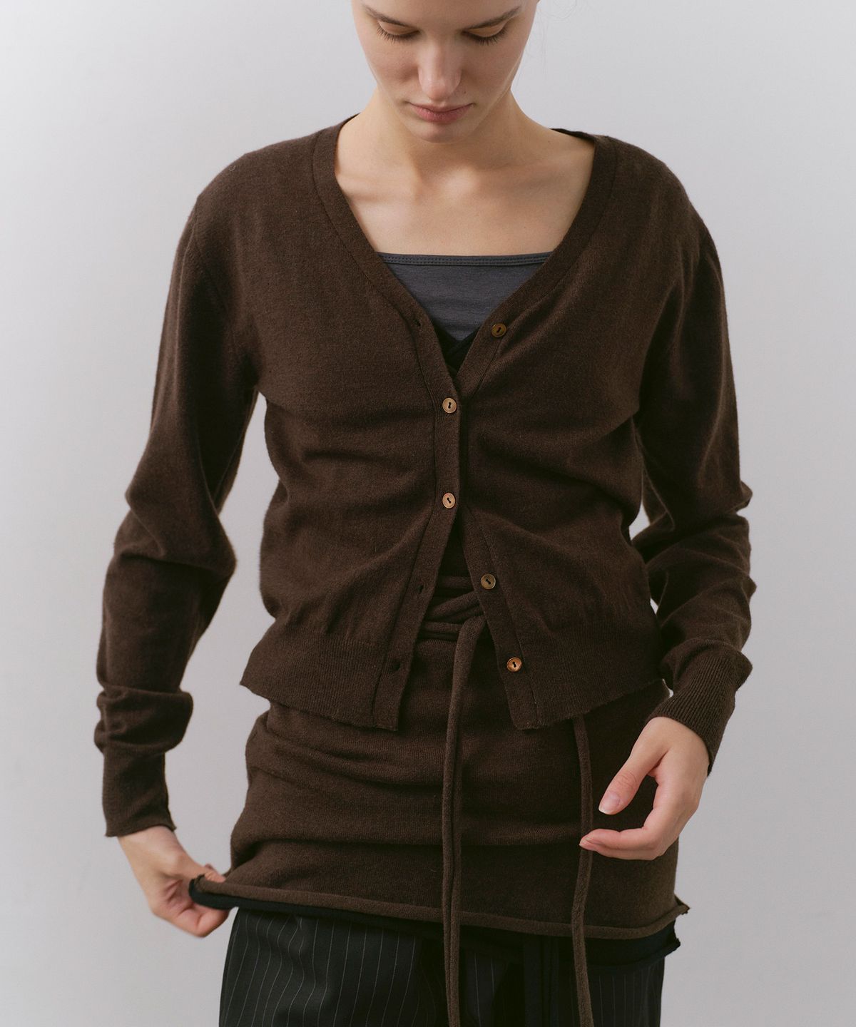 카셀(CACELE) TWIST OPEN BACK CARDIGAN, BROWN