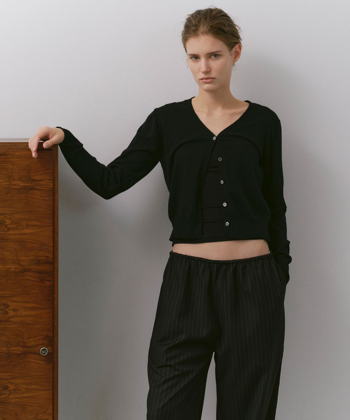 카셀(CACELE) TWIST OPEN BACK CARDIGAN, BLACK