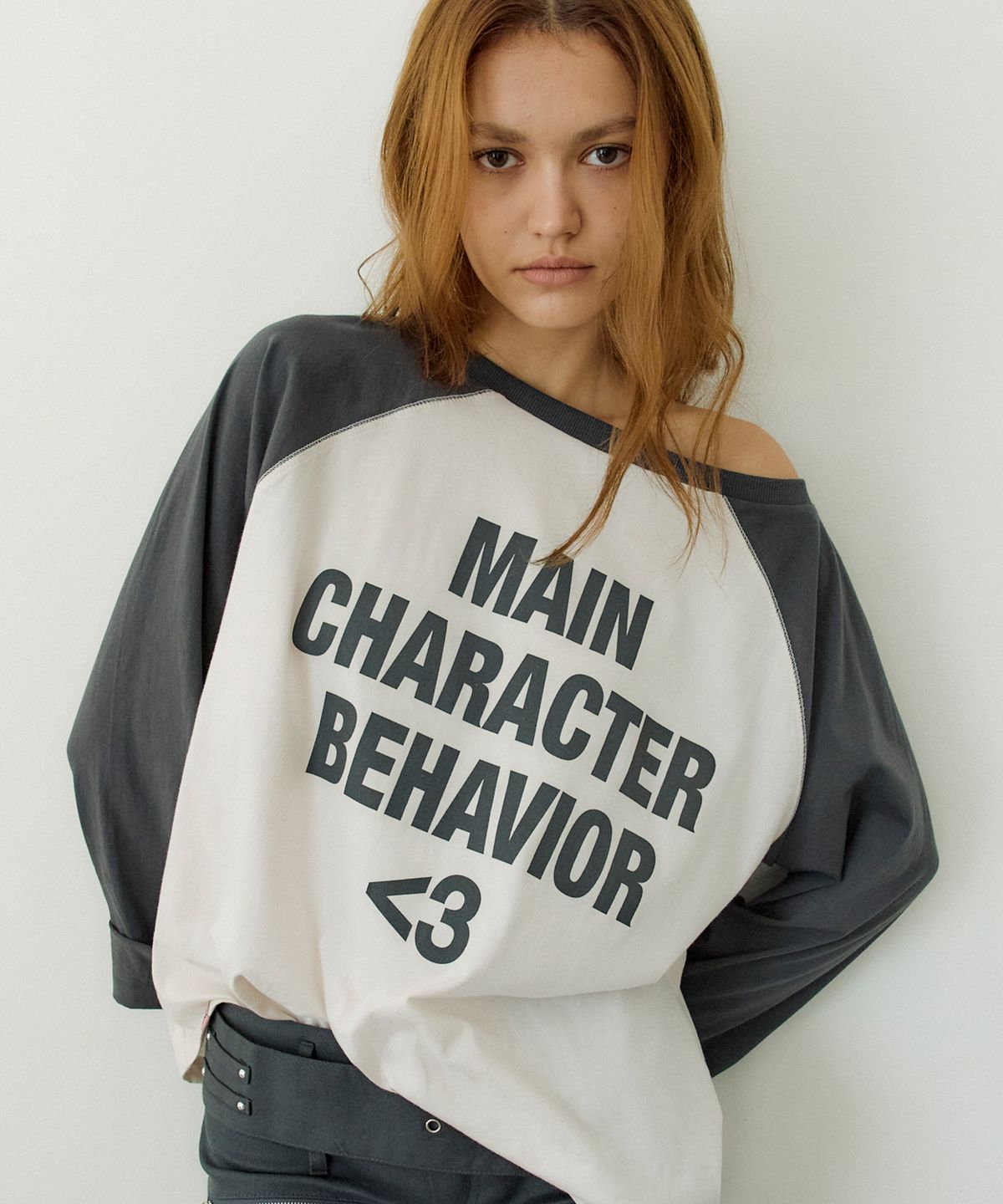 페이네틱(PAINETIC) Main Character Raglan Tee (CHARCOAL)