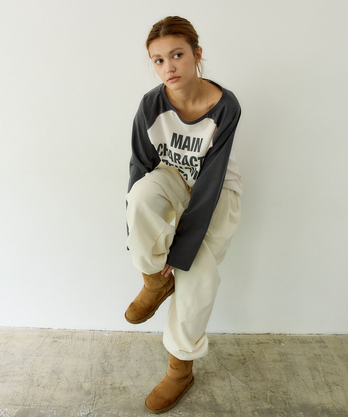 페이네틱(PAINETIC) Main Character Raglan Tee (CHARCOAL)