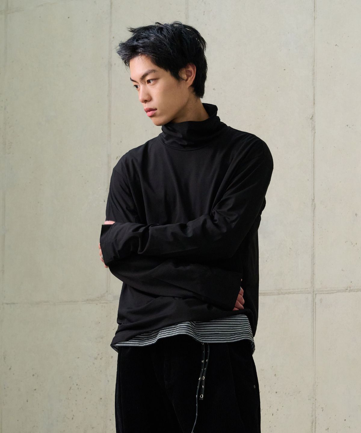 데시레드(DESIRED) 에센셜 터틀넥 티셔츠-FFSK5111C03
