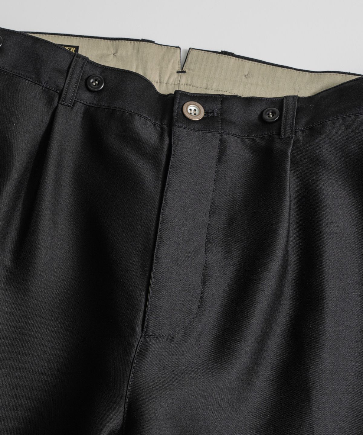 비헤비어(BEHEAVYER) SILK WOOL CLASSIC TROUSERS satin black