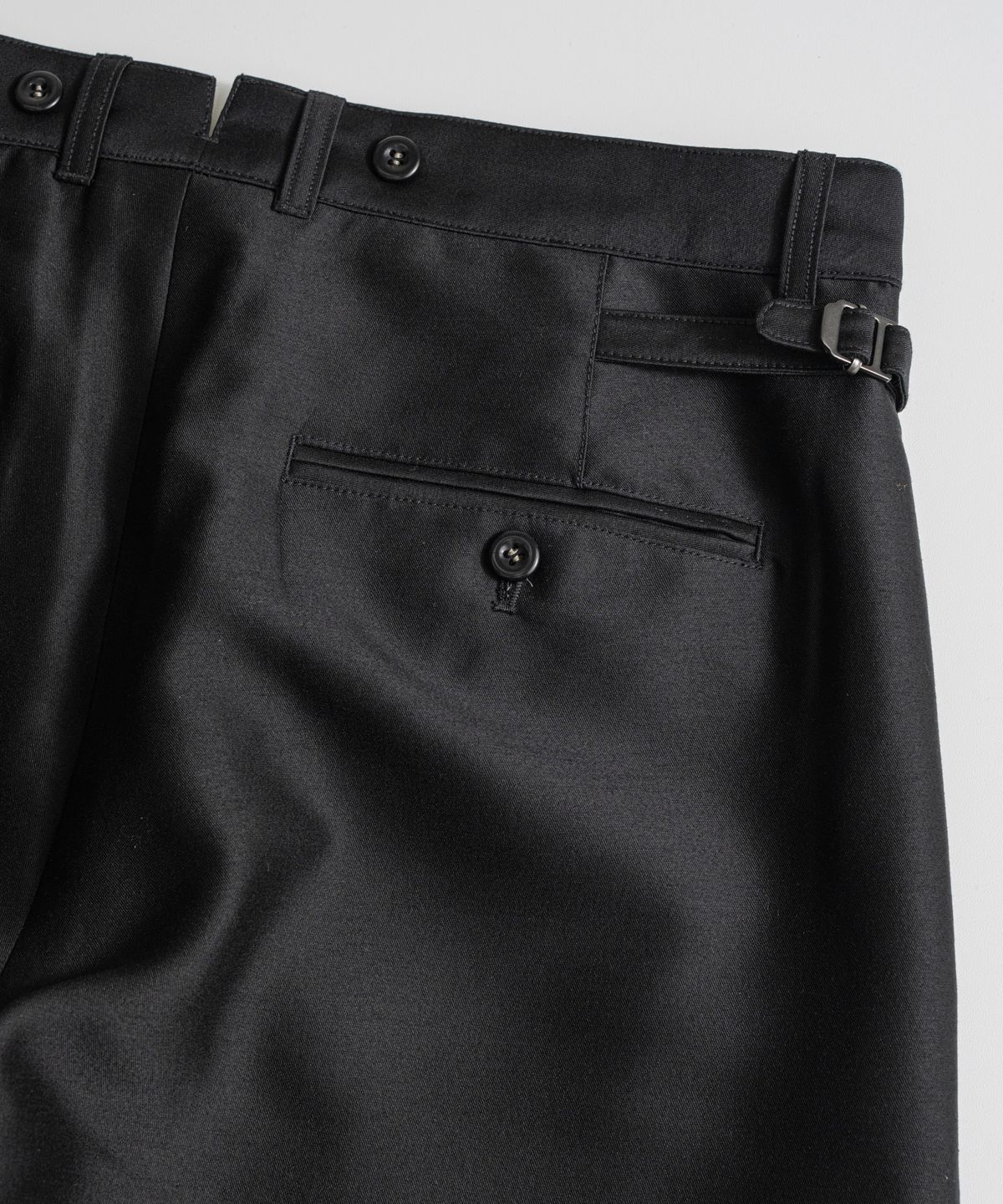 비헤비어(BEHEAVYER) SILK WOOL CLASSIC TROUSERS satin black
