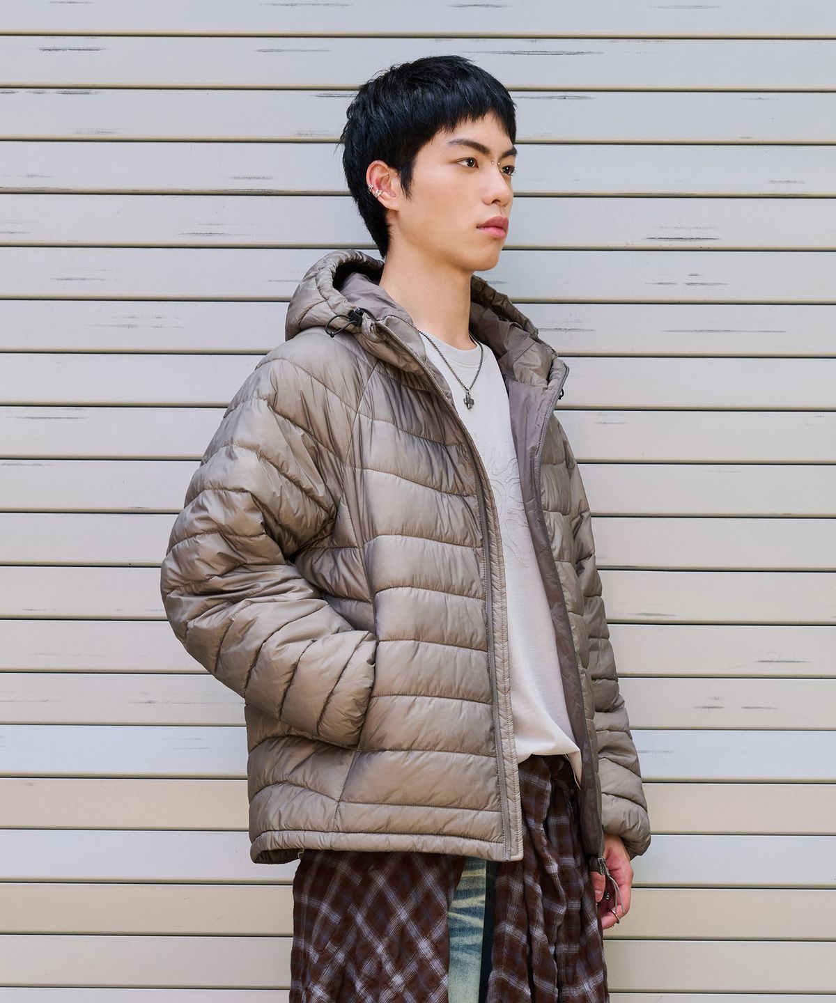 데시레드(DESIRED) 컴펙트 쉘 후드 점퍼-FFSK4121C0X