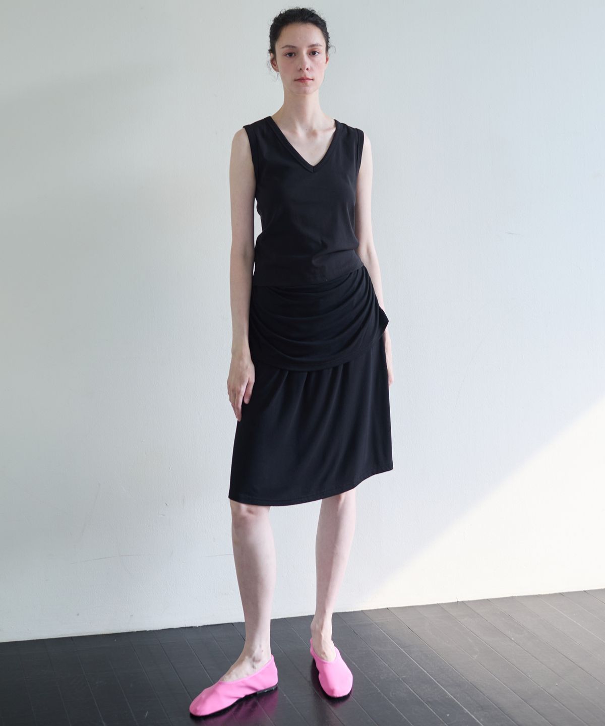 누베르(NUVERE) Loe Sleeveless Black