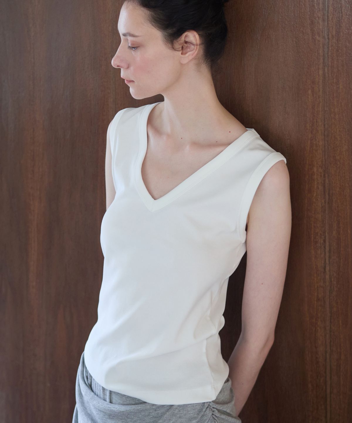 누베르(NUVERE) Loe Sleeveless Ivory
