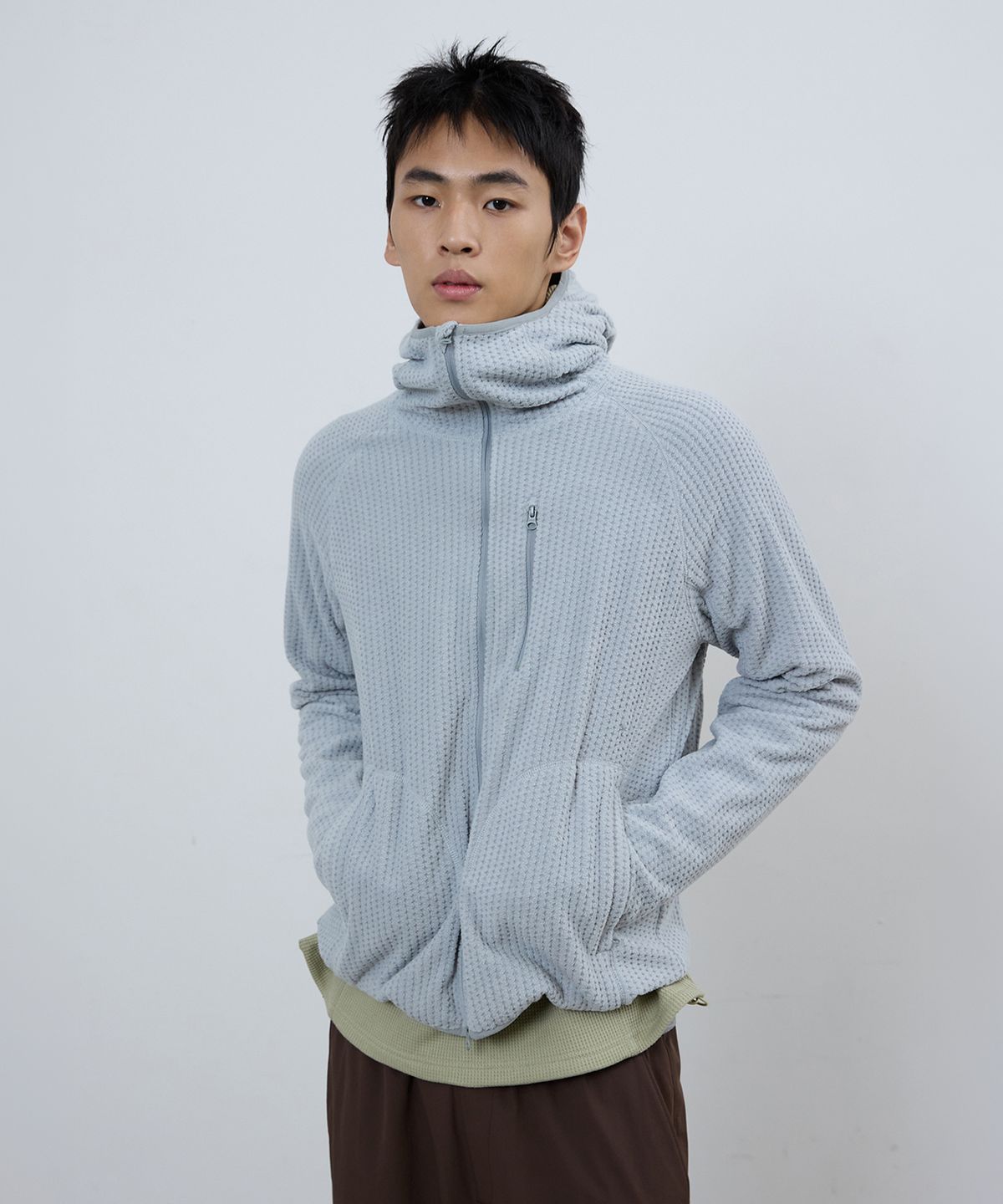 미치코런던 스포츠(MICHIKO LONDON SPORTS) 텍스처 플리스 바라클라바 집업 라이트 그레이