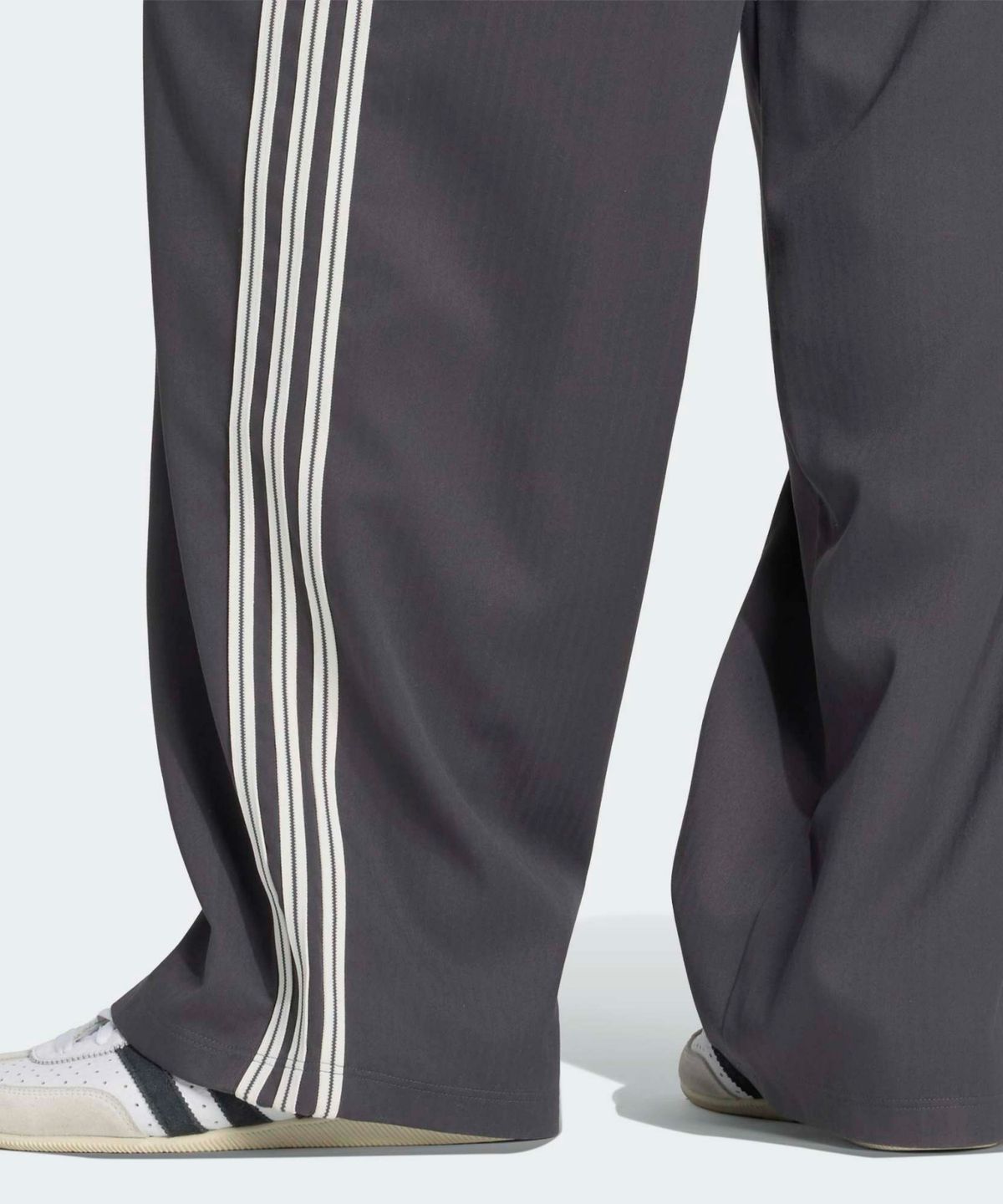 아디다스(ADIDAS) 파이어버드 트랙 팬츠 - 블랙:화이트 / KR9105