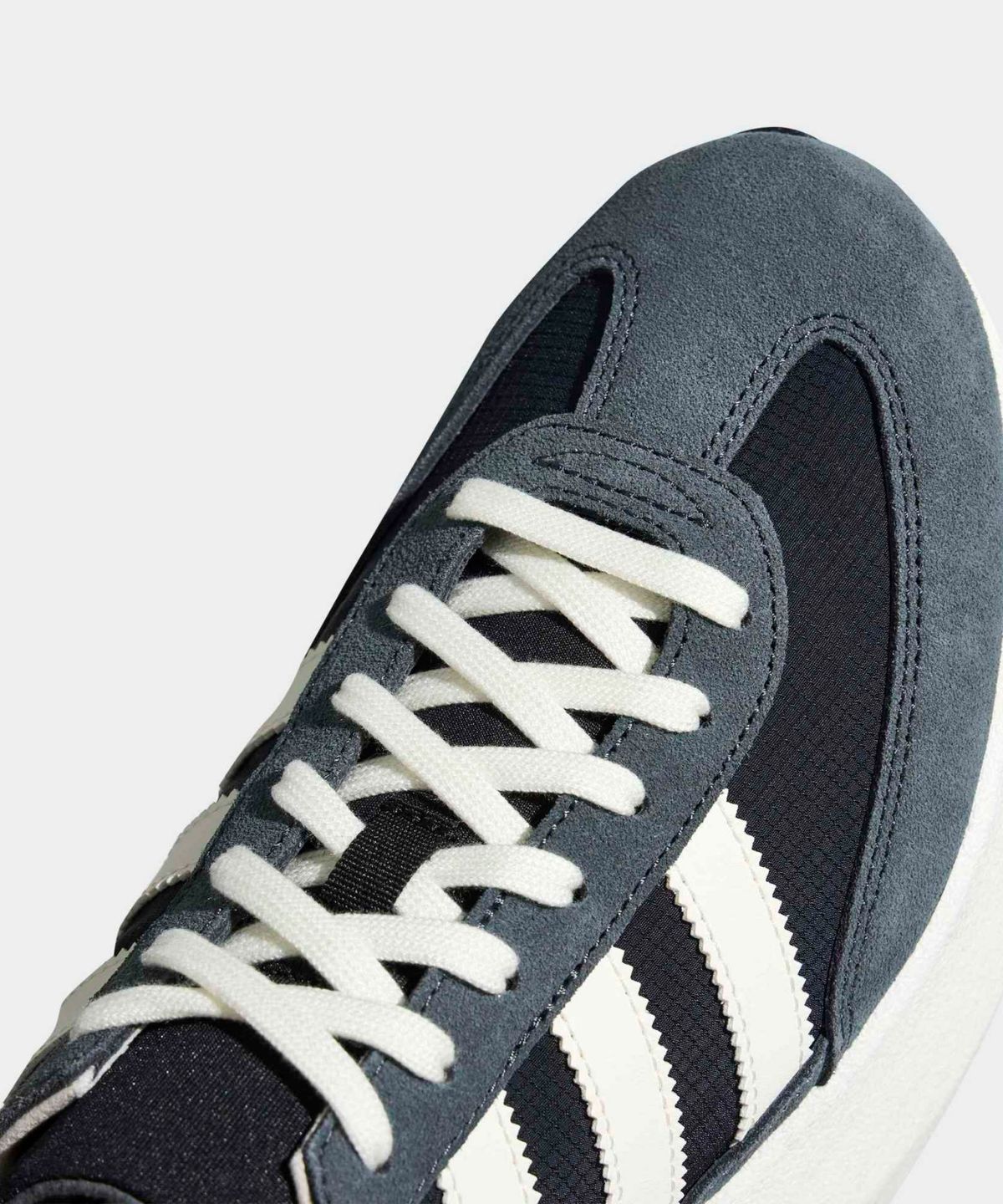 아디다스(ADIDAS) SL 72 프로 - 블랙:화이트:그레이 / KK3072