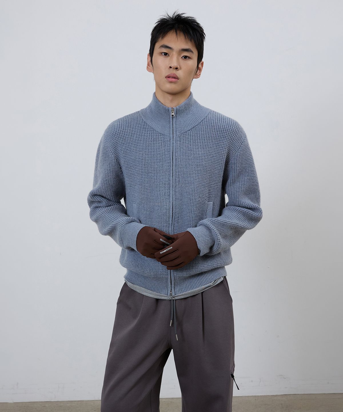 미치코런던 스포츠(MICHIKO LONDON SPORTS) 와플 하이넥 집업 니트 더스티 블루