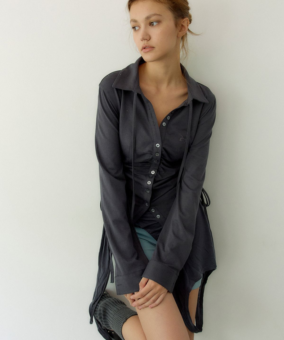 페이네틱(PAINETIC) Ruched Jersey String Shirt (CHARCOAL)