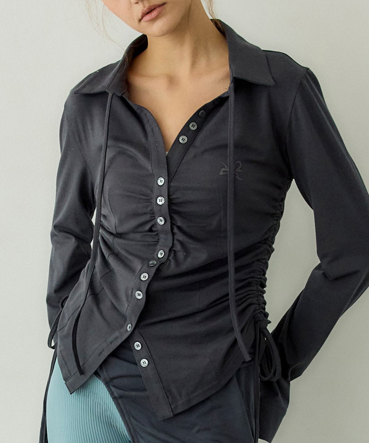 페이네틱(PAINETIC) Ruched Jersey String Shirt (CHARCOAL)