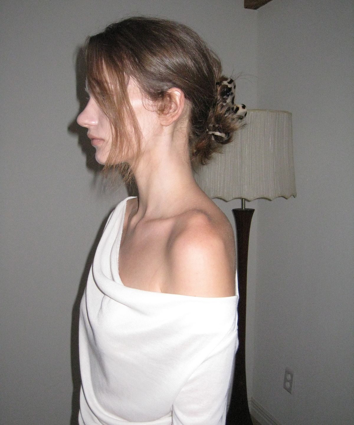 어패럴아카이브(APPAREL ARCHIVE) Marc deep u-neck drape sleeve tee - Ivory