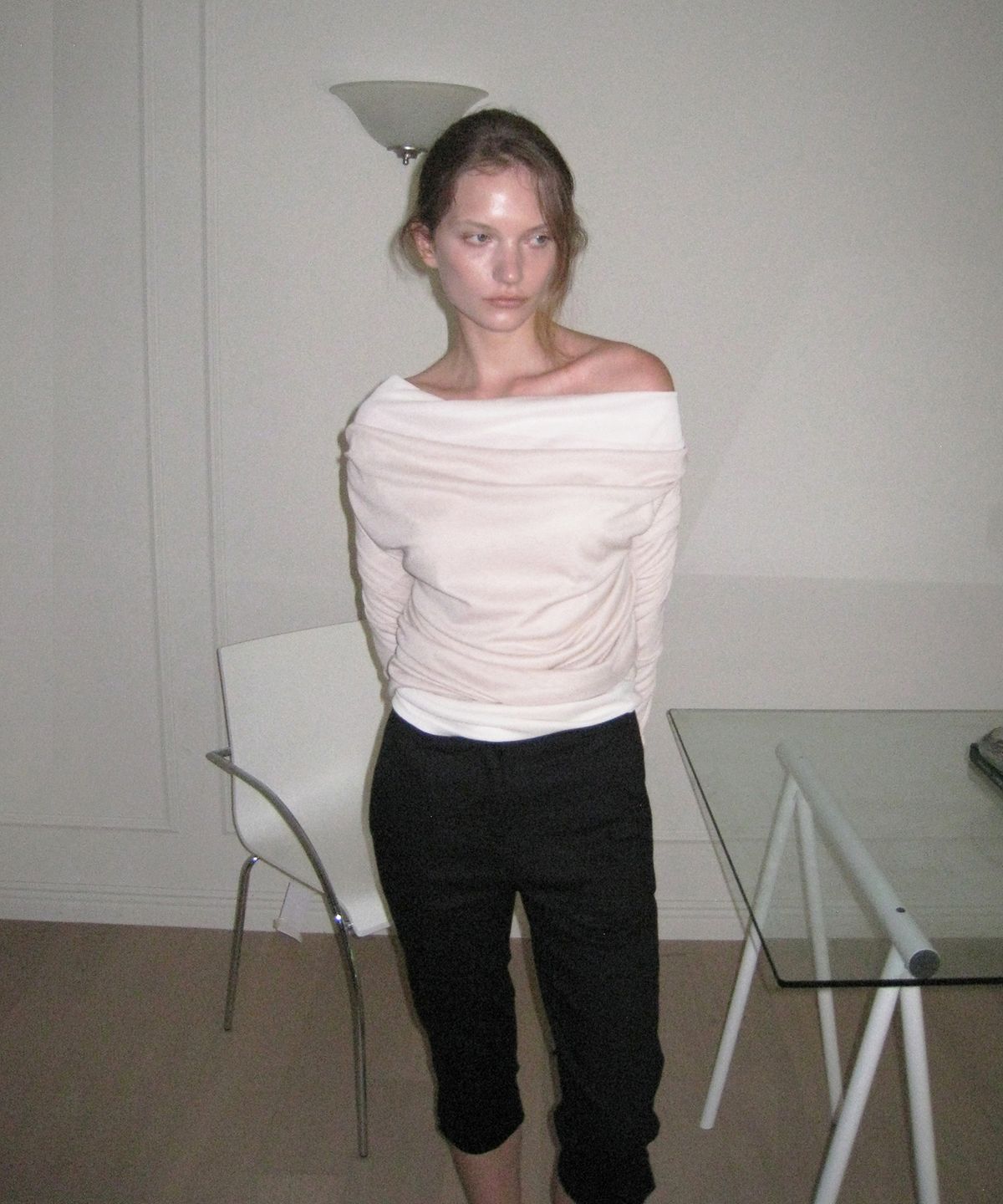 어패럴아카이브(APPAREL ARCHIVE) Marc deep u-neck drape sleeve tee - Ivory