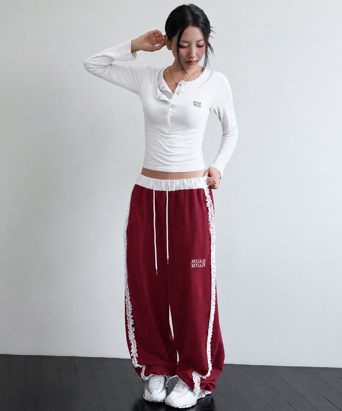 무아무아(MUAHMUAH) 레이스 밴드 와이드 밴딩팬츠 [버건디]