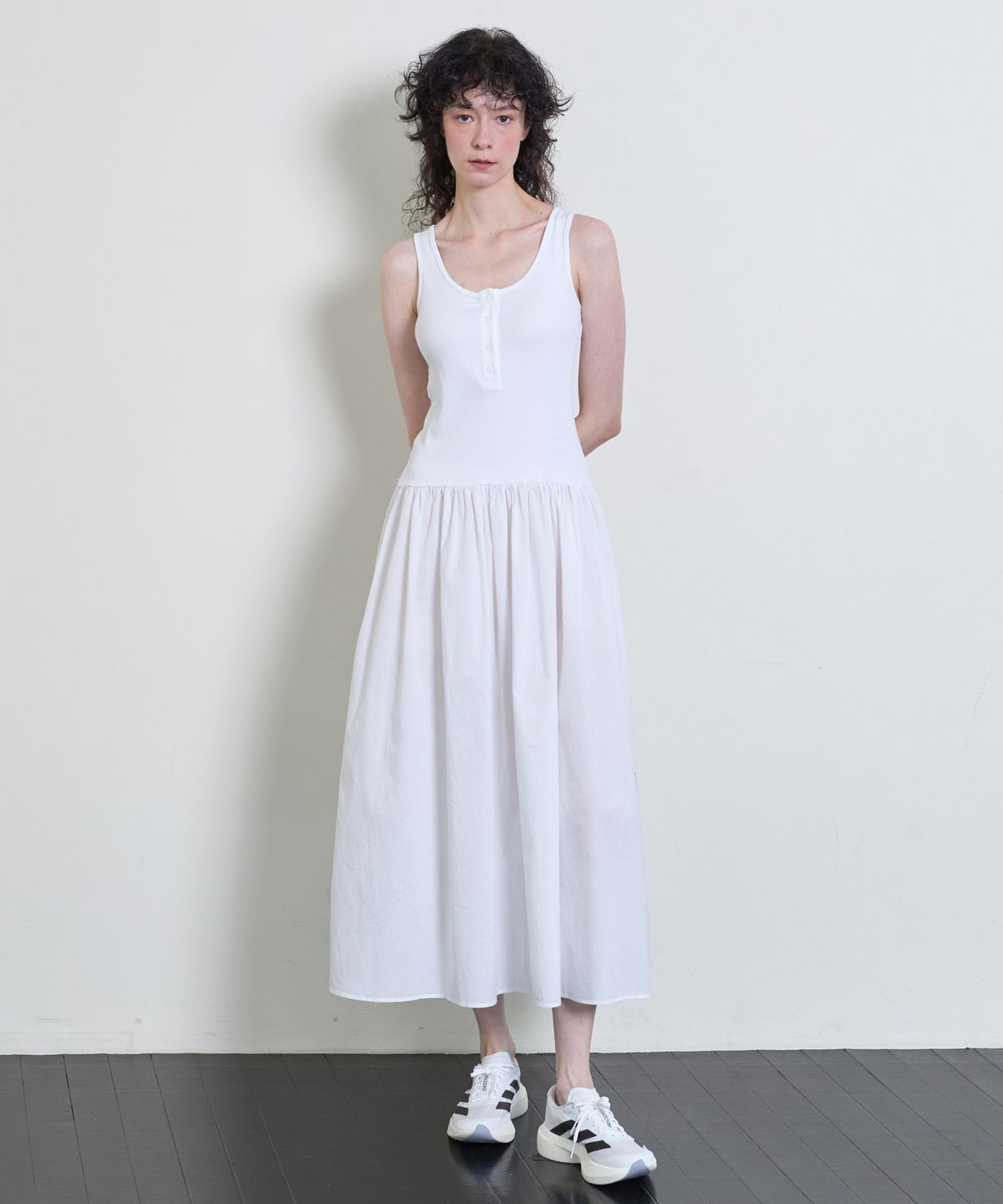 누베르(NUVERE) Base Onepiece White