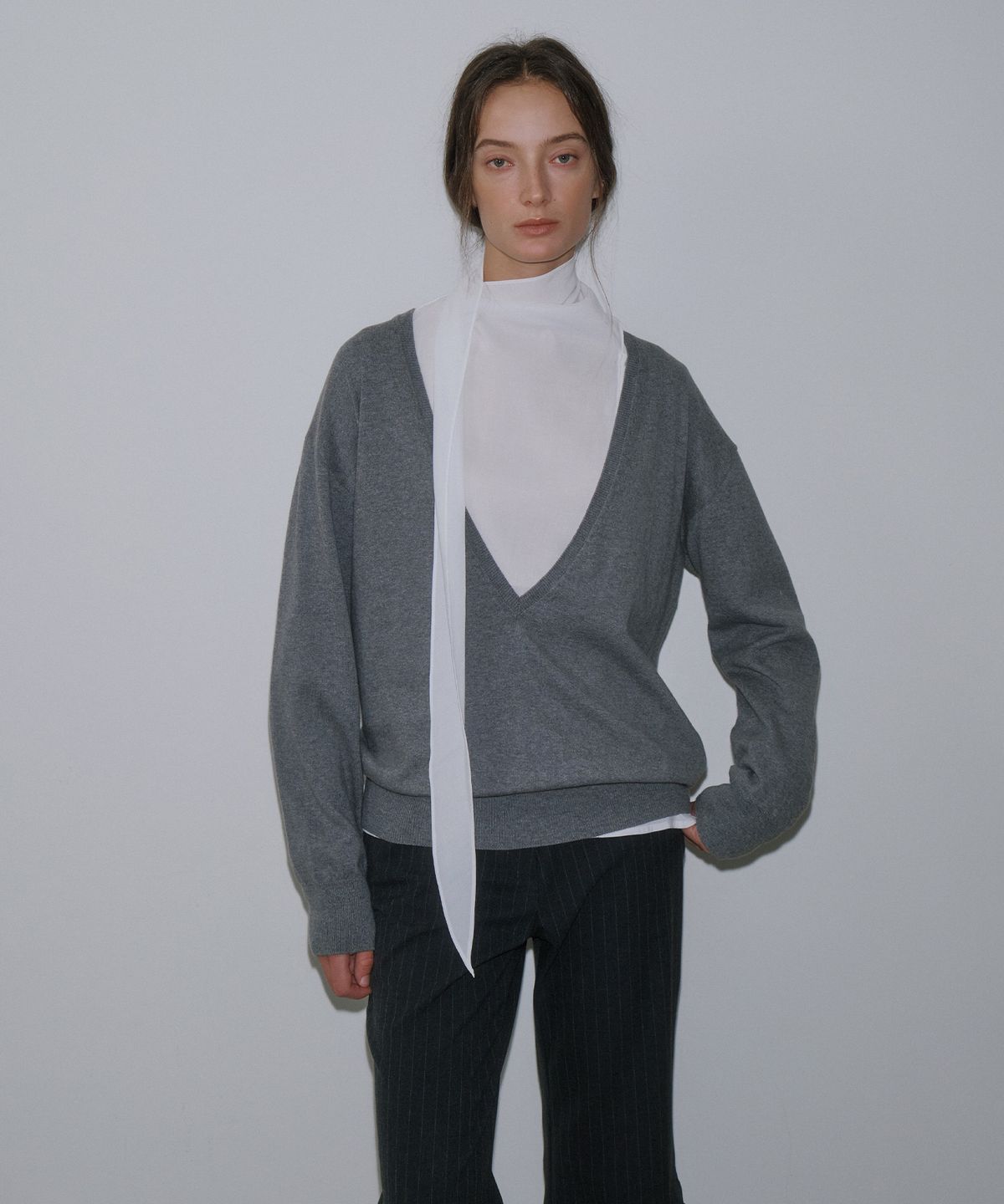 가더(GARDER) Deep V neck Knit (Gray)
