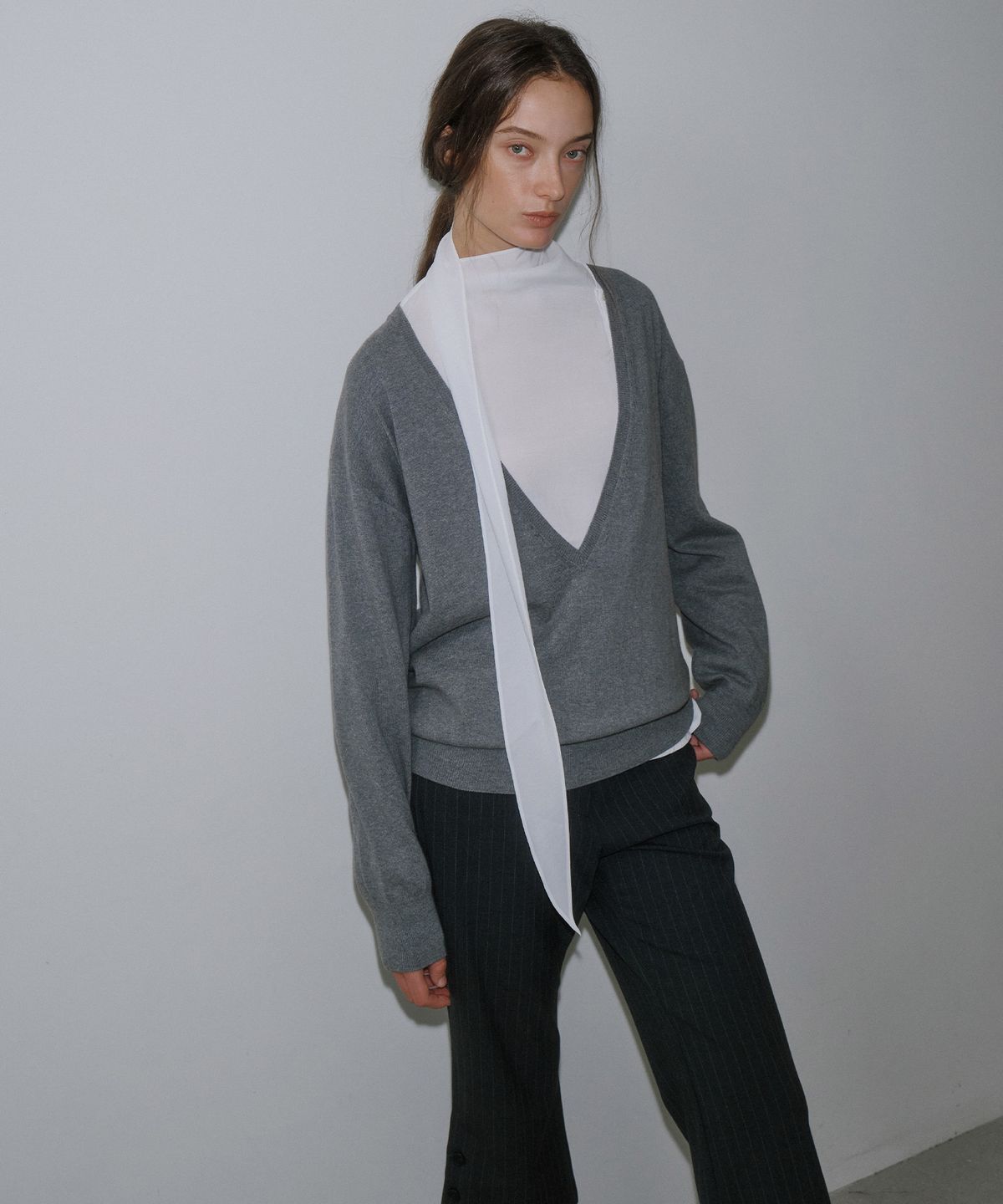가더(GARDER) Deep V neck Knit (Gray)