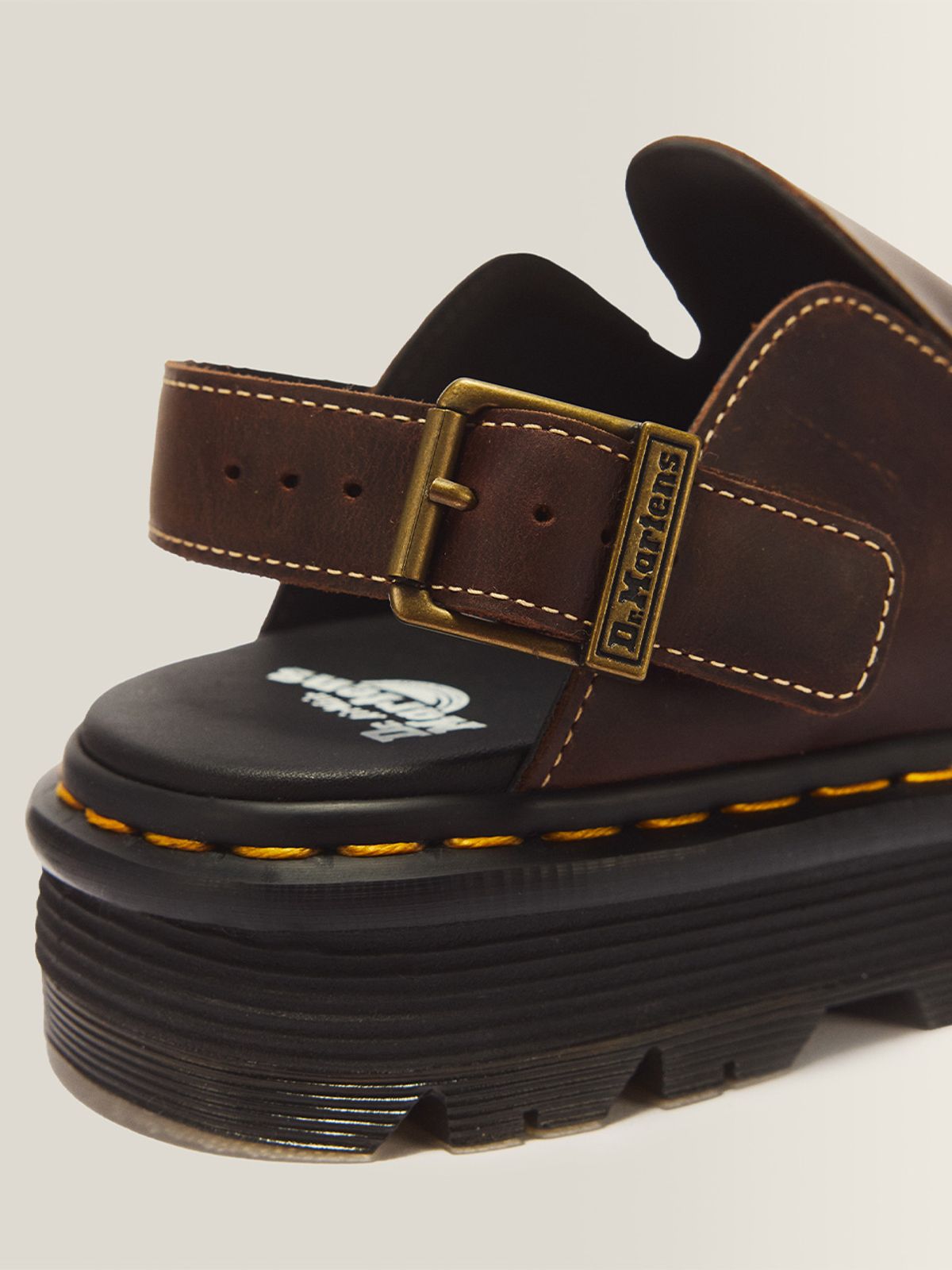 닥터마틴(DR.MARTENS) 제브잭 뮬 크레이지 호스