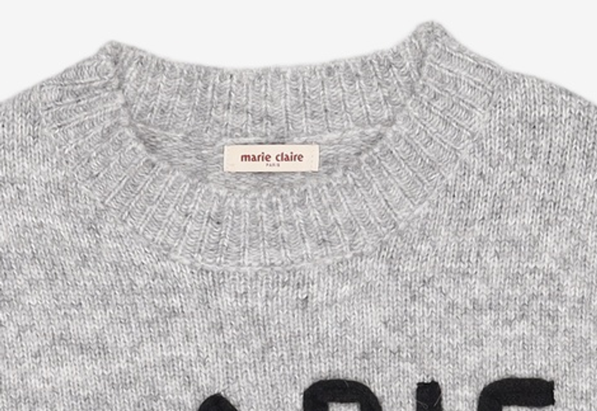 마리끌레르(MARIE CLAIRE) 레터링 울 라운드 니트(MOECKN11MGY) FREE