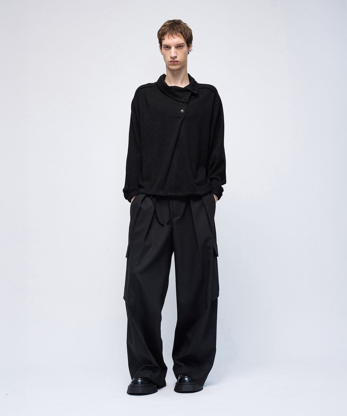 몰프(MORPH) Organism Wool Asymmetric Placket Button-up Turtleneck Sweater