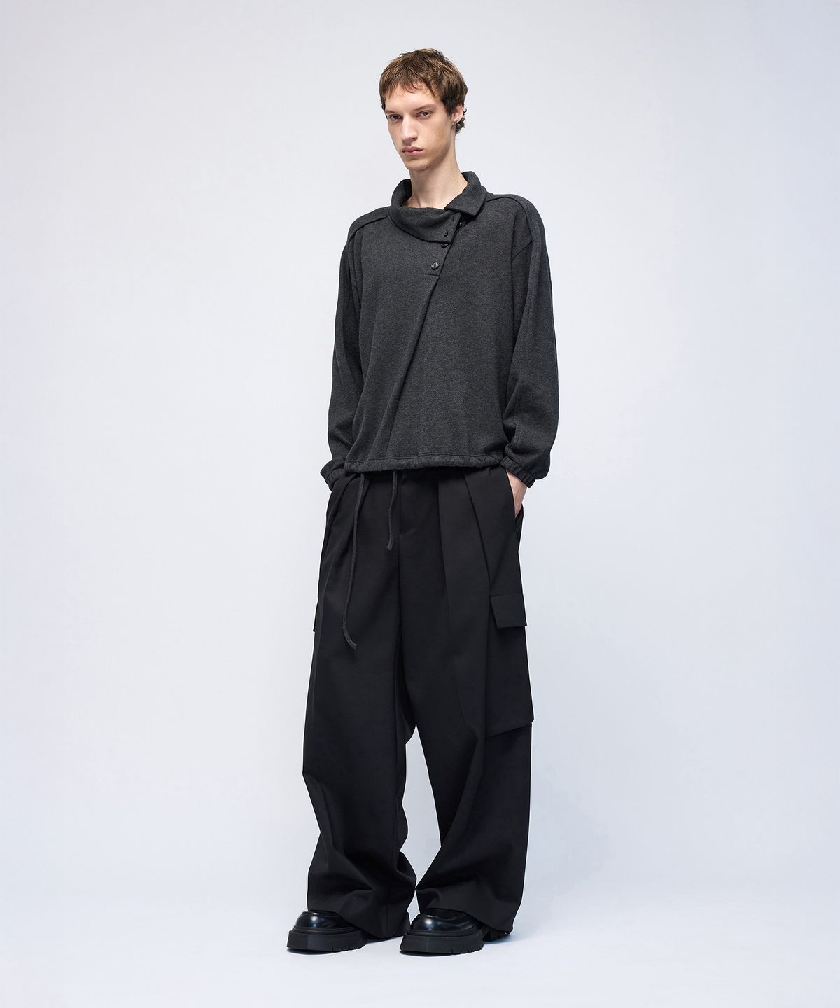 몰프(MORPH) Organism Wool Asymmetric Placket Button-up Turtleneck Sweater