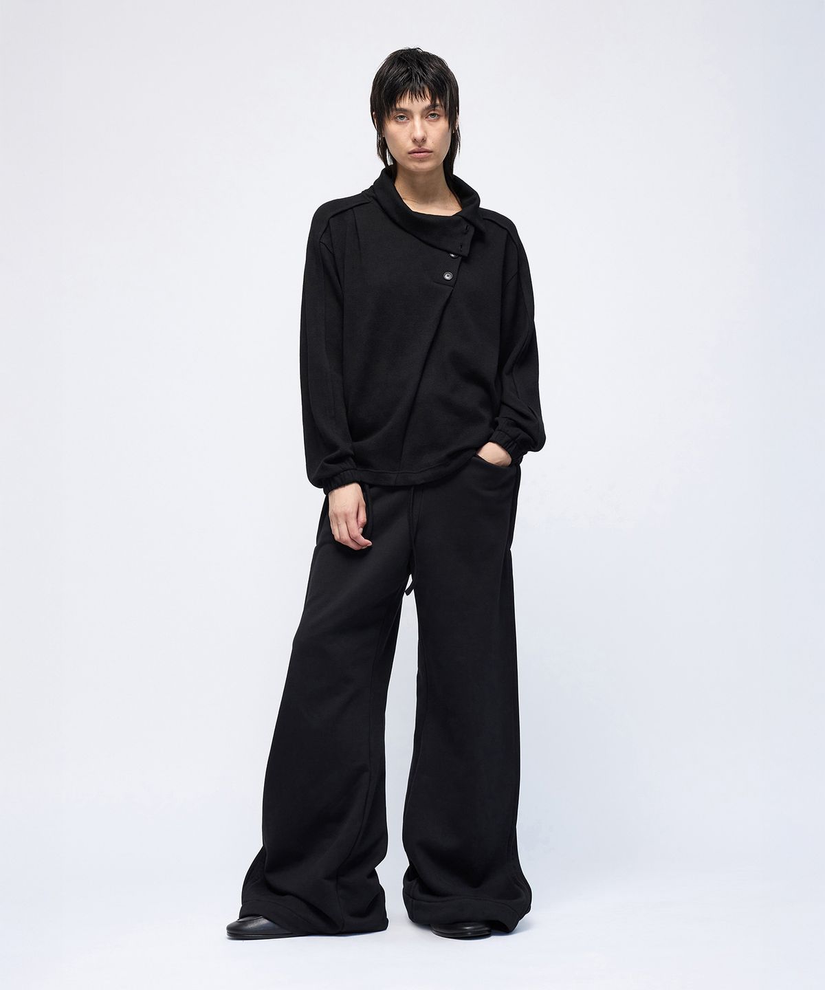 몰프(MORPH) Organism Wool Asymmetric Placket Button-up Turtleneck Sweater