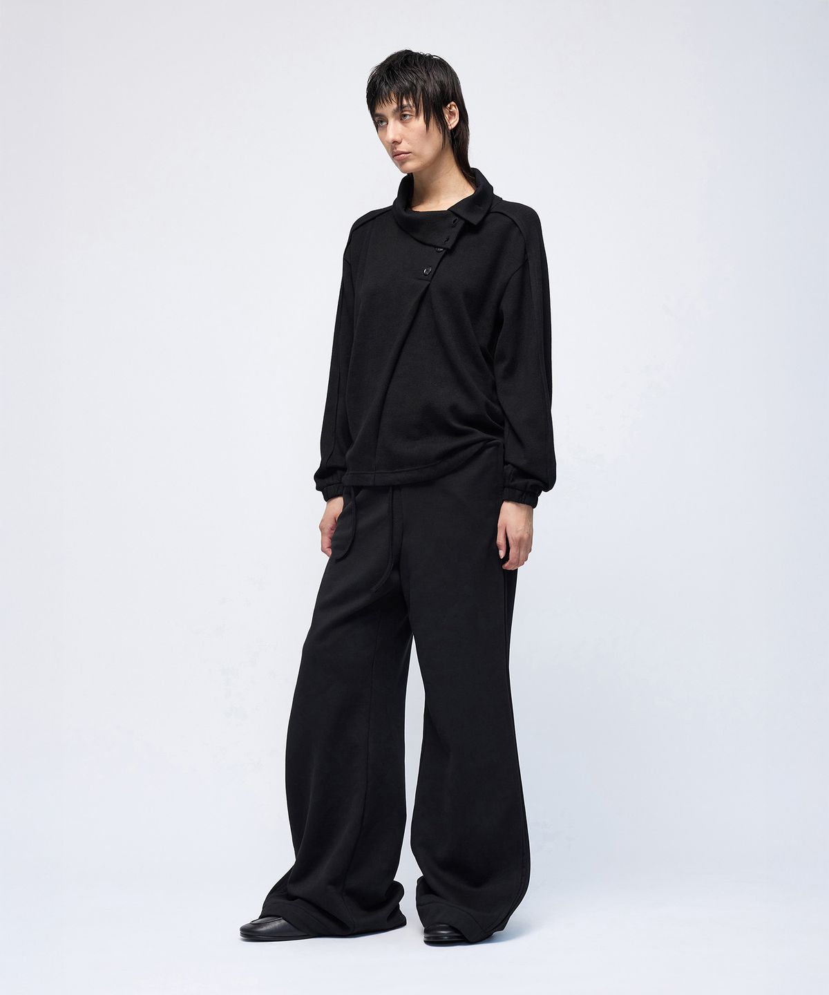 몰프(MORPH) Organism Wool Asymmetric Placket Button-up Turtleneck Sweater