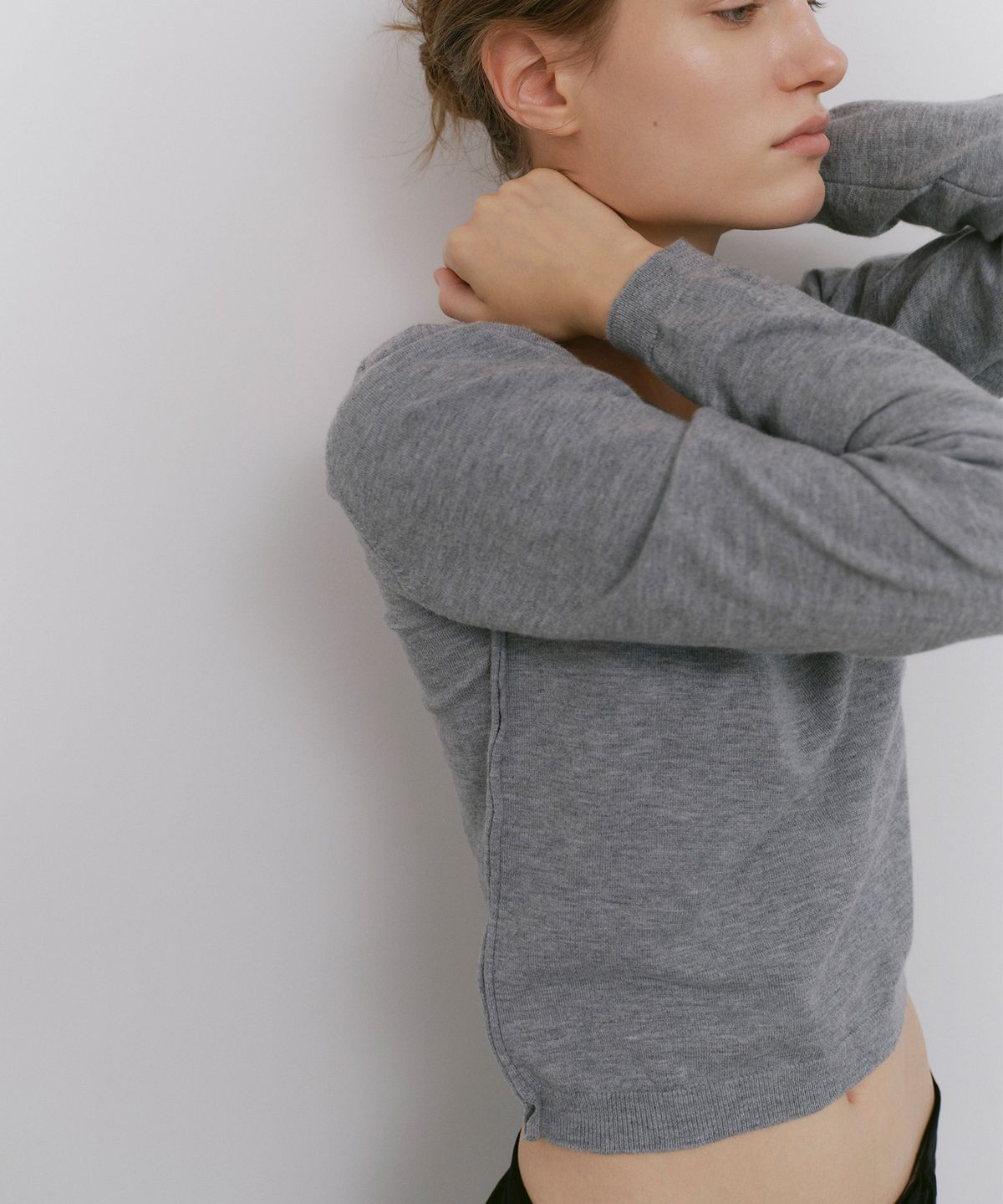 카셀(CACELE) LINE SEMI CROP KNIT, MELANGE GRAY