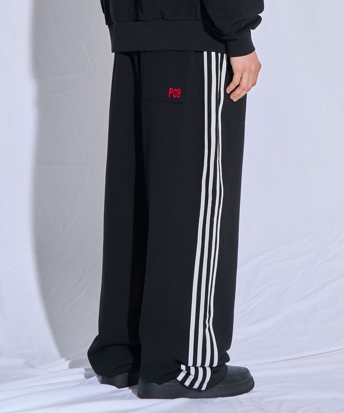 피치블랙(PITCHBLACK) WESTERN HORSE 98 TRACK SWEAT PANTS (BLACK)