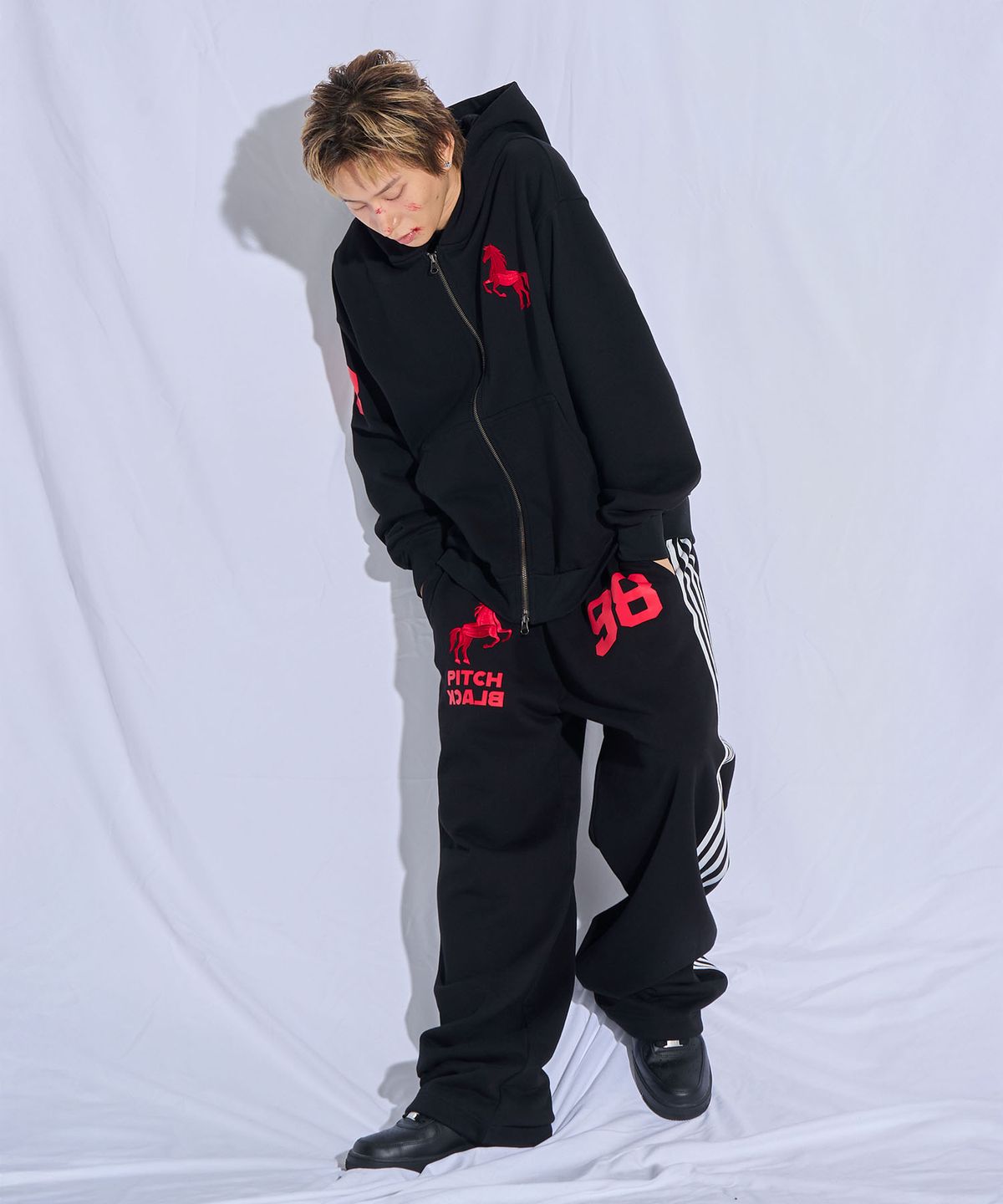 피치블랙(PITCHBLACK) WESTERN HORSE 98 TRACK SWEAT PANTS (BLACK)