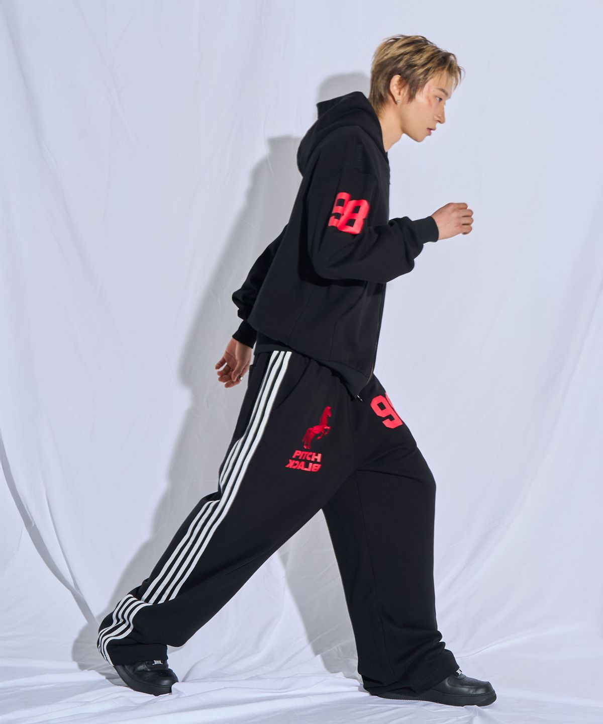 피치블랙(PITCHBLACK) WESTERN HORSE 98 TRACK SWEAT PANTS (BLACK)