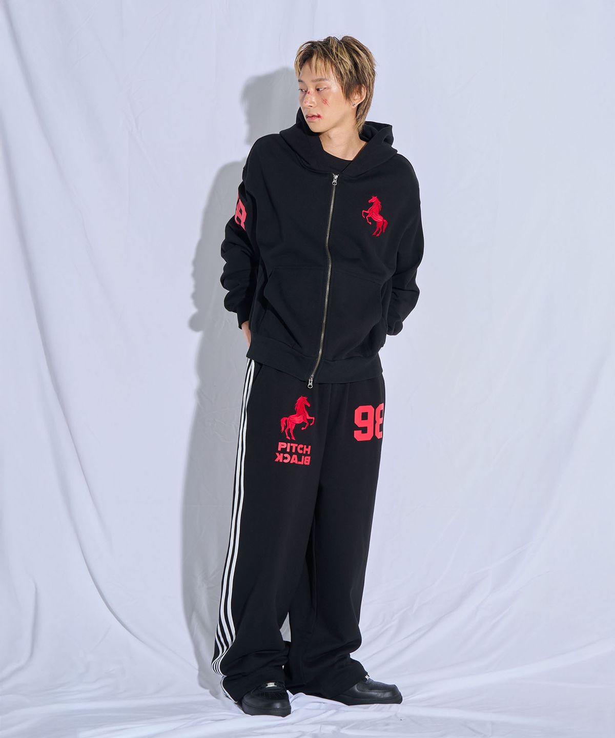 피치블랙(PITCHBLACK) WESTERN HORSE 98 TRACK SWEAT PANTS (BLACK)