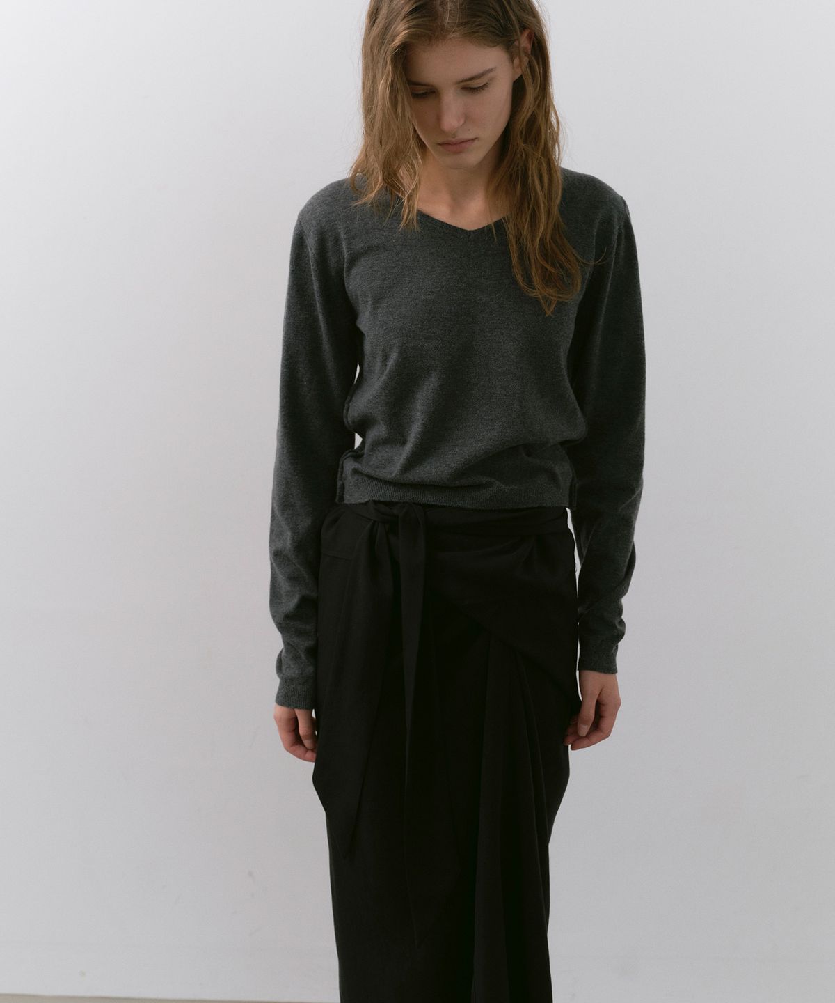 카셀(CACELE) LINE SEMI CROP KNIT, CHARCOAL