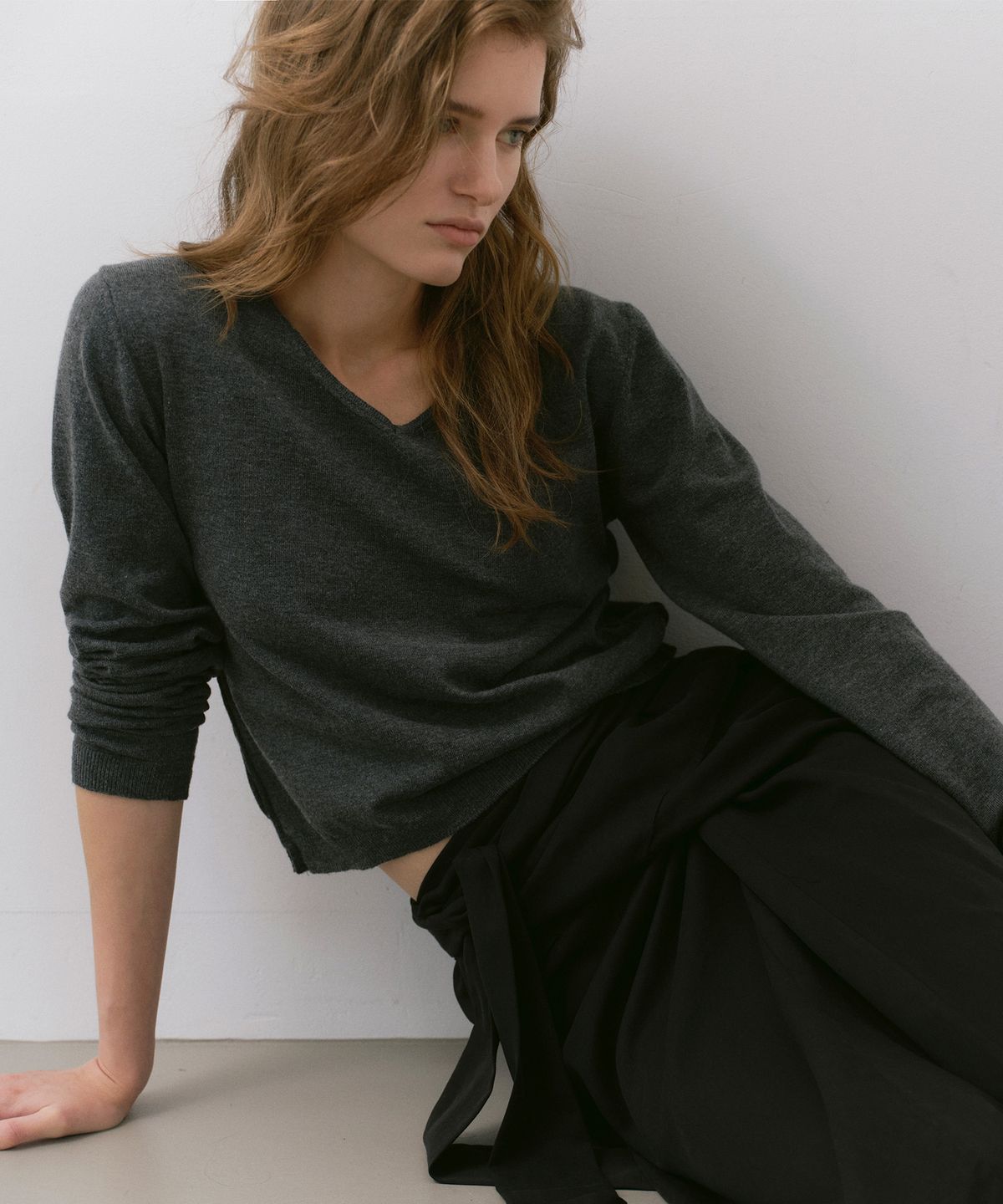 카셀(CACELE) LINE SEMI CROP KNIT, CHARCOAL