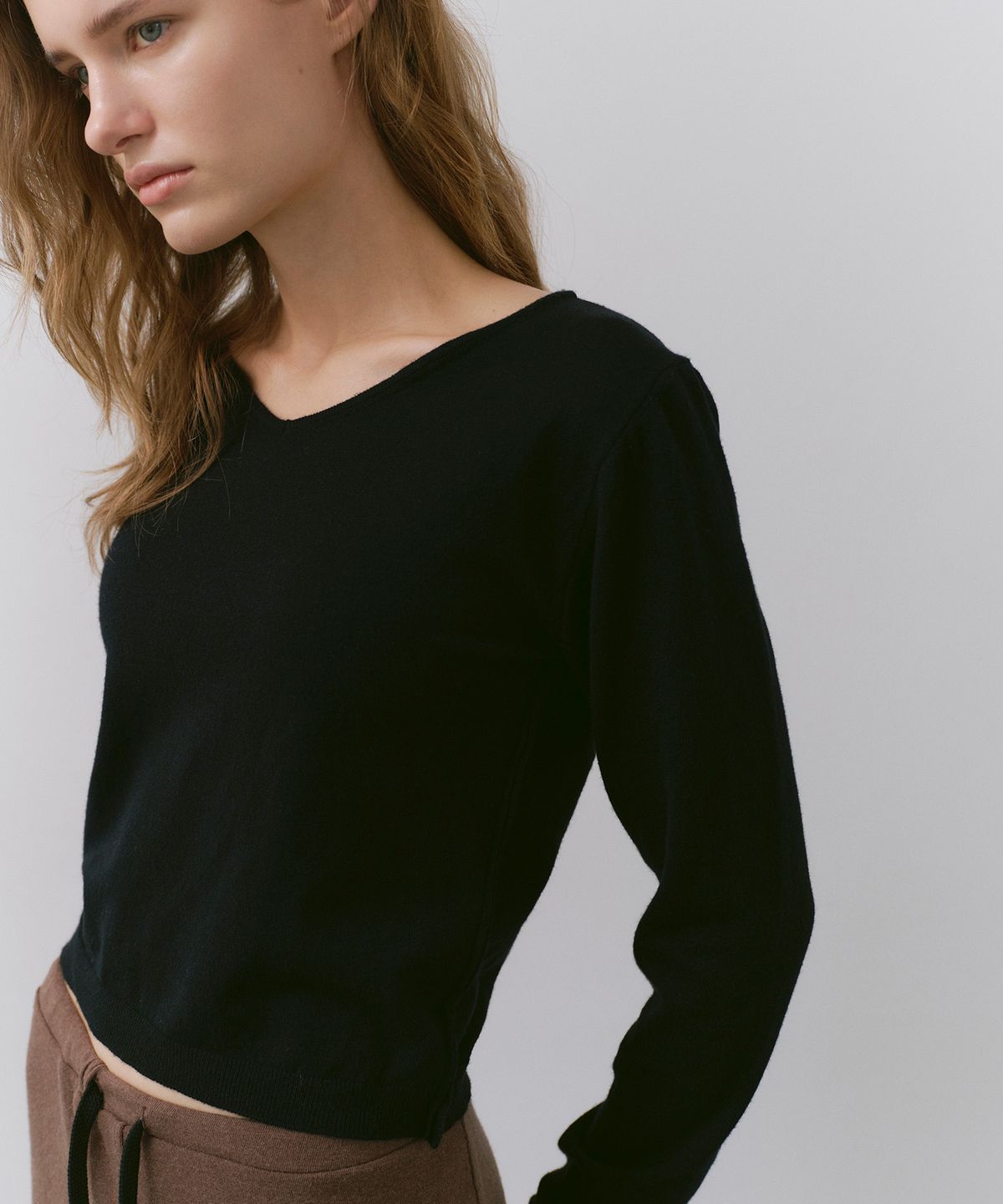 카셀(CACELE) LINE SEMI CROP KNIT, BLACK