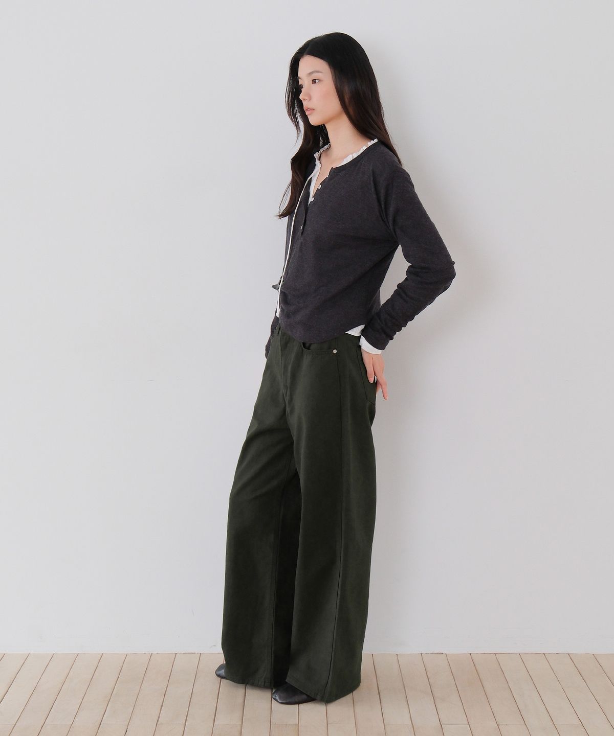 모의(MOUI) Color dyeing pants (KHAKI)