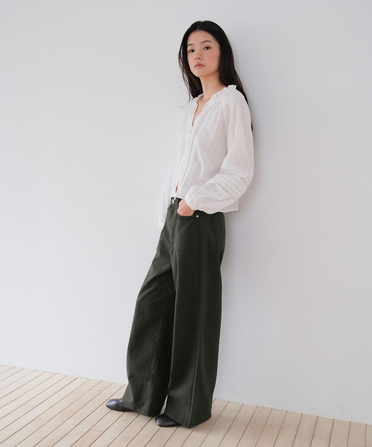 모의(MOUI) Color dyeing pants (KHAKI)