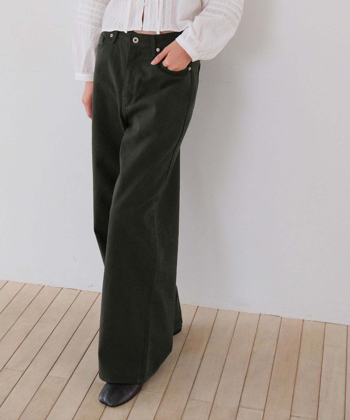 모의(MOUI) Color dyeing pants (KHAKI)