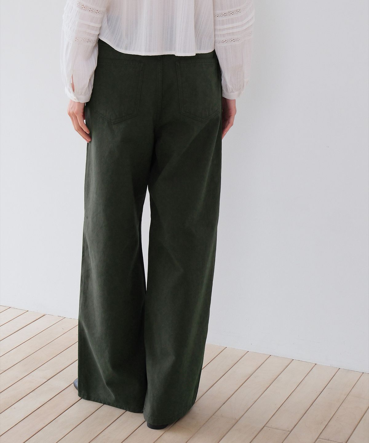 모의(MOUI) Color dyeing pants (KHAKI)