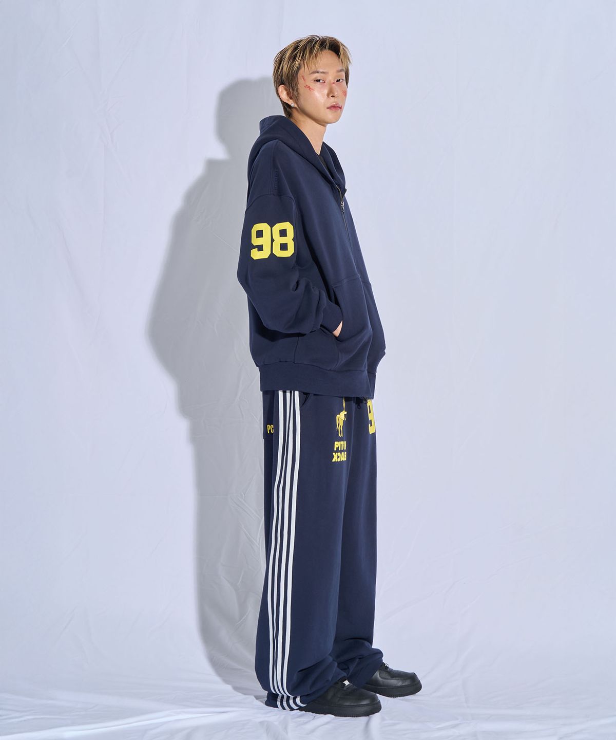 피치블랙(PITCHBLACK) WESTERN HORSE 98 TRACK SWEAT PANTS (NAVY)