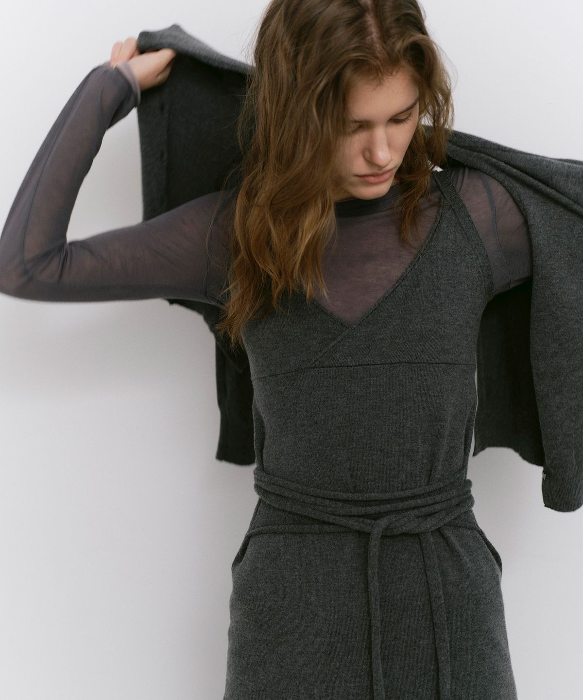카셀(CACELE) RAW CUT STRAP DRESS, CHARCOAL